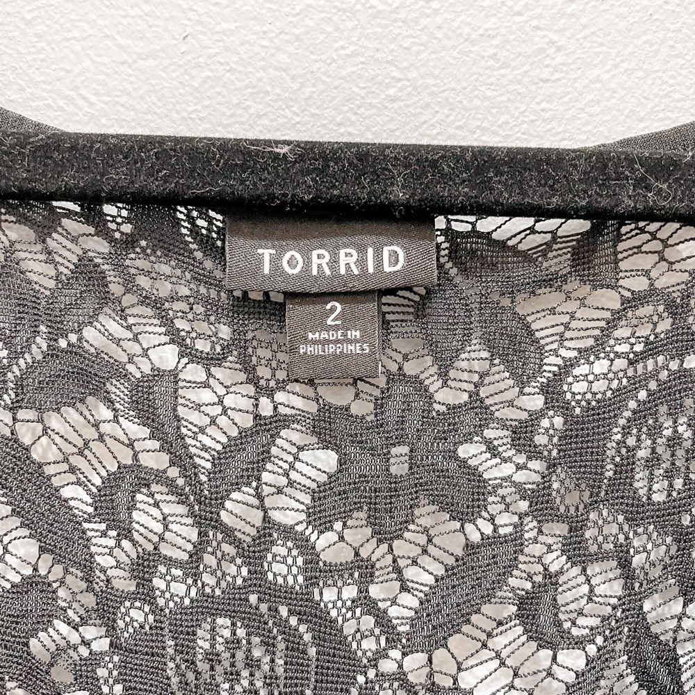 Torrid Black Ruched Top Lace Mid Dress - Picture 5 of 5